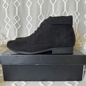 London Fog Women's Clora Black Faux Microsuede Bootie Size 8.5M Lace-Up NIB